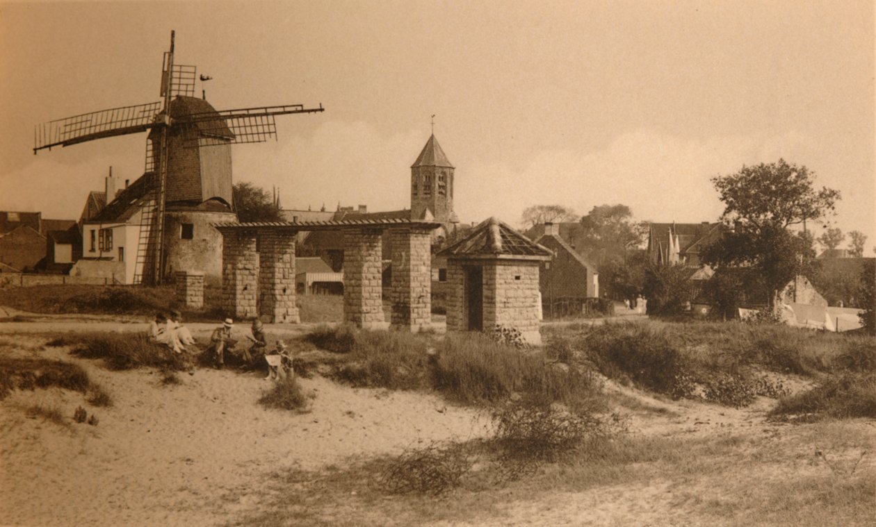 Gammal väderkvarn och kyrka, Gammal väderkvarn och kyrka, c1900. av Unbekannt