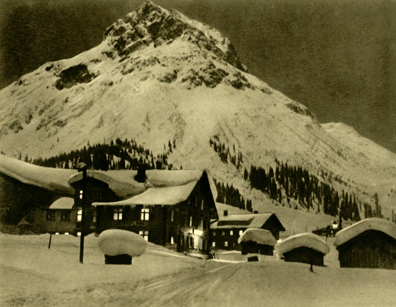 Lech am Arlberg på natten, Österrike, c1935. av Unbekannt