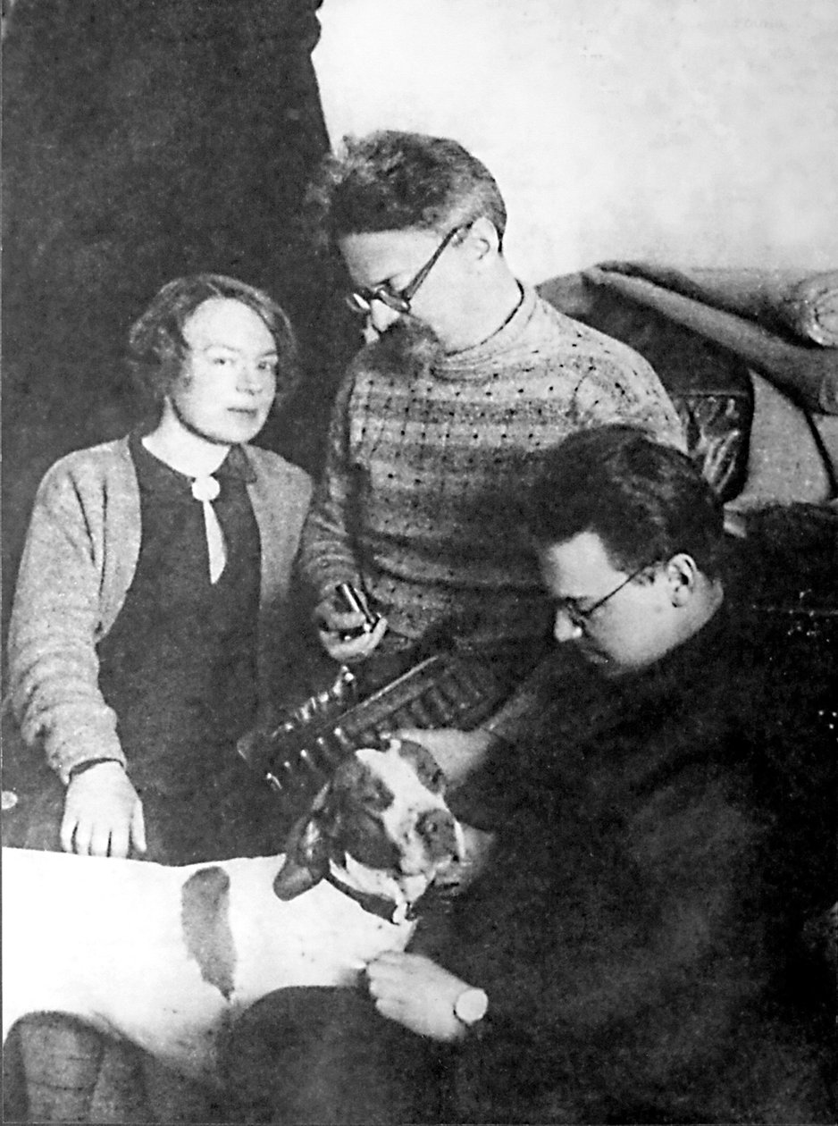 Leon Trotskij och hans familj, Alma Ata, Sovjetunionen, 1928 av Unbekannt