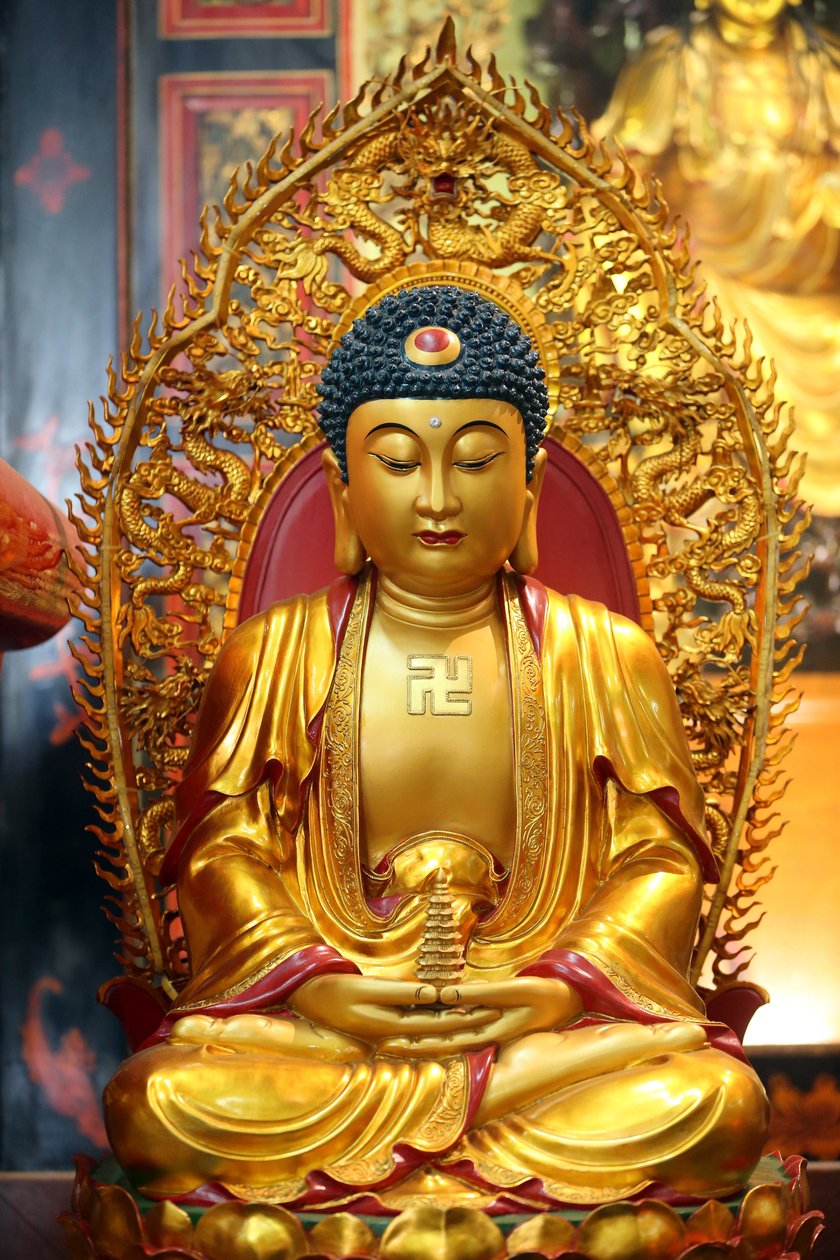 Leong San buddhistiska tempel. Gyllene Buddha staty. Singapore av Unbekannt
