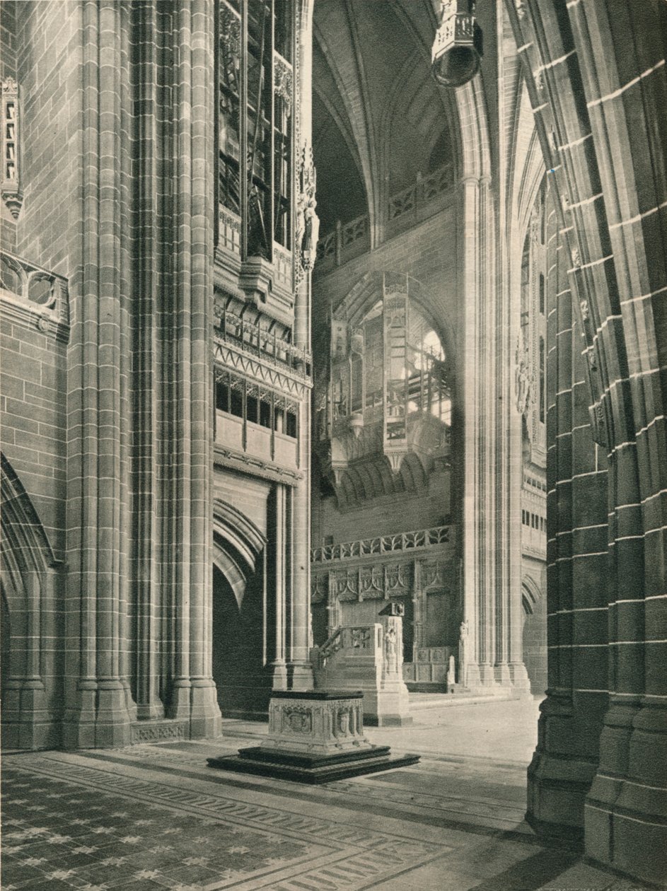 Liverpool Cathedral: Allmän vy från Memorial Transept. Arkitekt, Sir G. Gilbert Scott, 1924 av Unbekannt