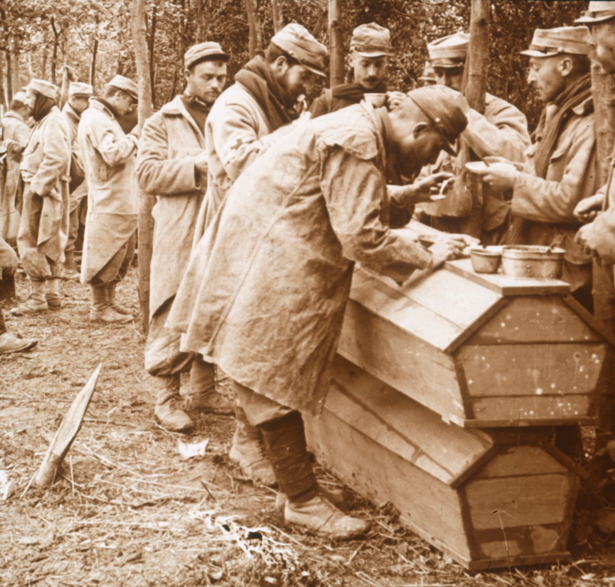 Makaber måltid, Carency, norra Frankrike, c1914-c1918. av Unbekannt