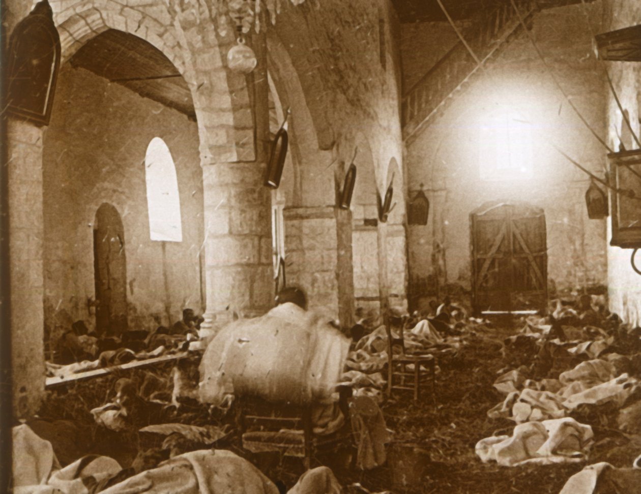 Provisoriskt sjukhus i en kyrka, Marne, norra Frankrike, 1914 av Unbekannt