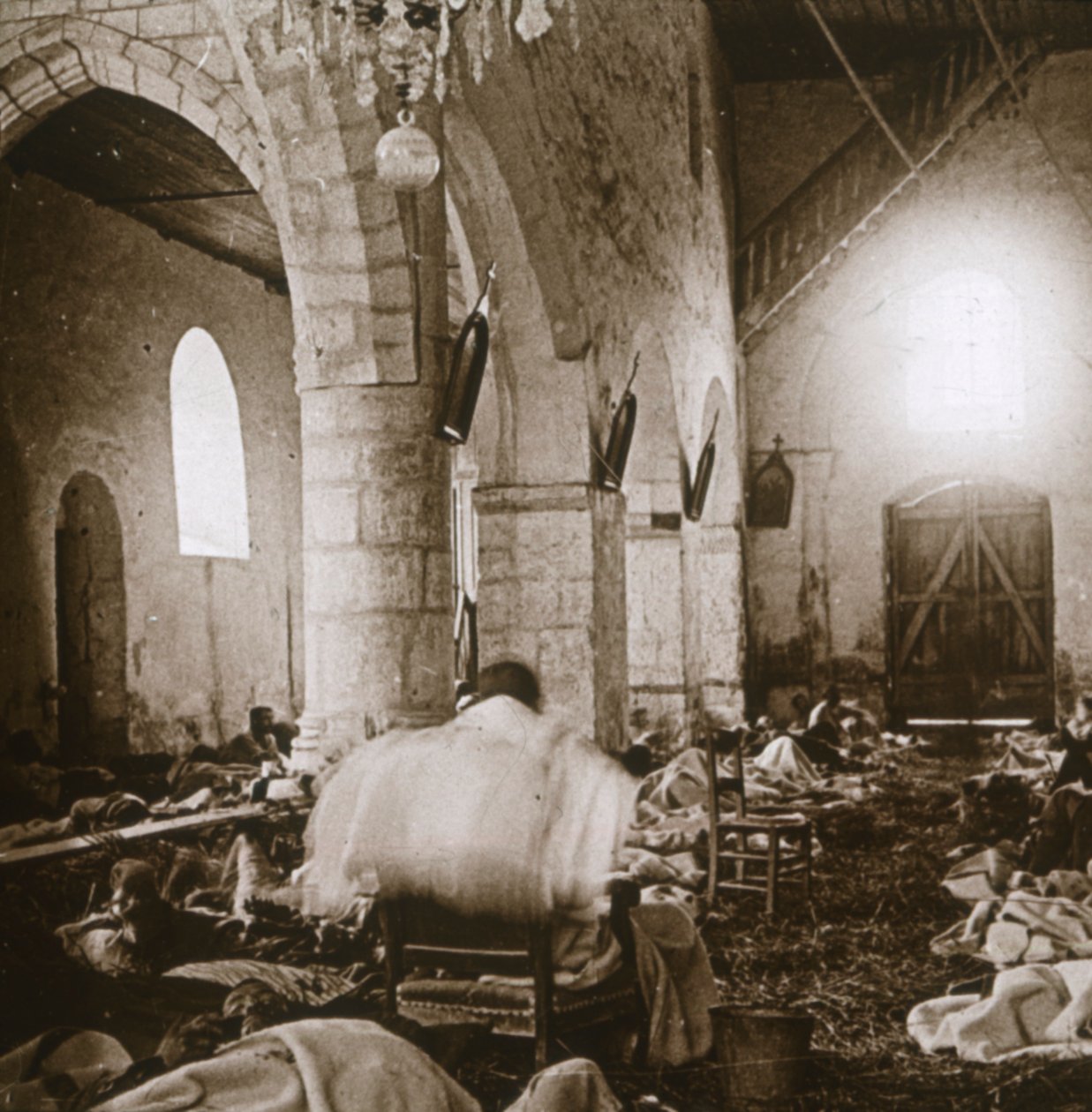 Provisoriskt sjukhus i en kyrka, Marne, norra Frankrike, 1914 av Unbekannt