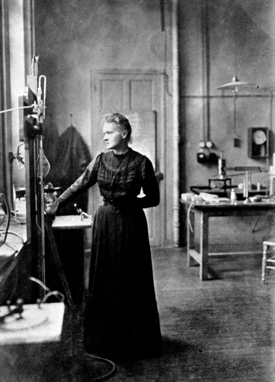 Marie Curie, polskfödd fransk fysiker i sitt laboratorium, 1912 av Unbekannt