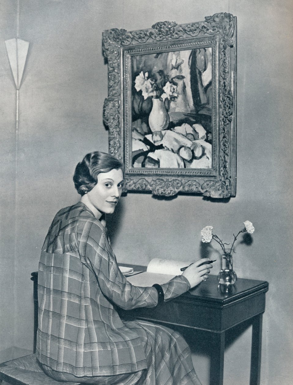 Marie Ney i hennes lägenhet, c1934 av Unbekannt