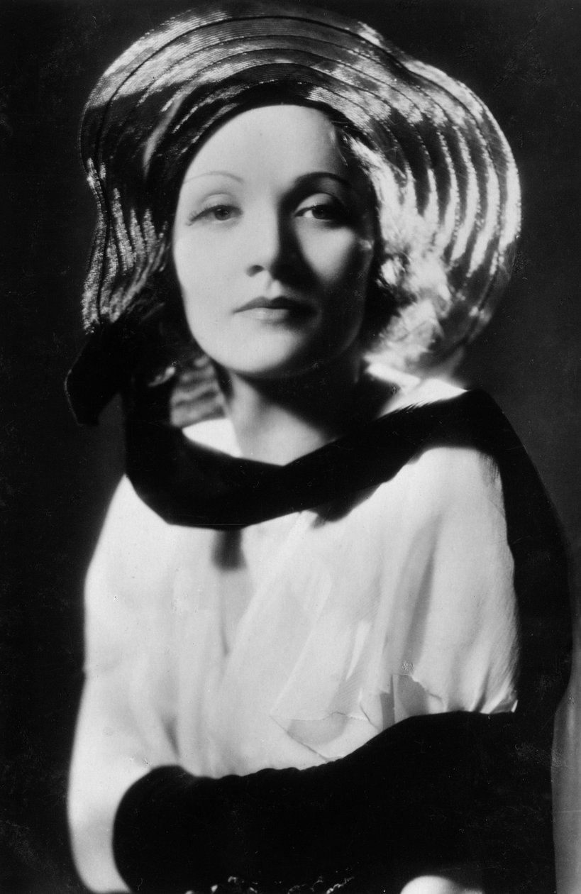 Marlene Dietrich 1901-1992, tyskfödd amerikansk skådespelerska, sångerska och underhållare, 1900-talet av Unbekannt