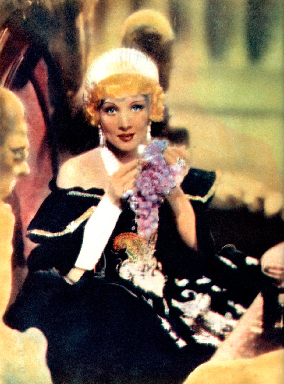 Marlene Dietrich, tyskfödd amerikansk skådespelerska, 1934-1935 av Unbekannt