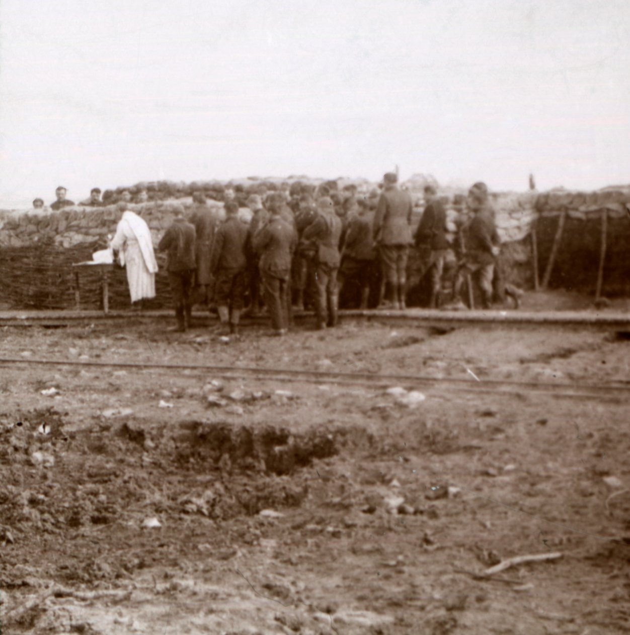 Mässa i skyttegravarna, Pervijze, Flandern, Belgien, c1914-c1918 av Unbekannt