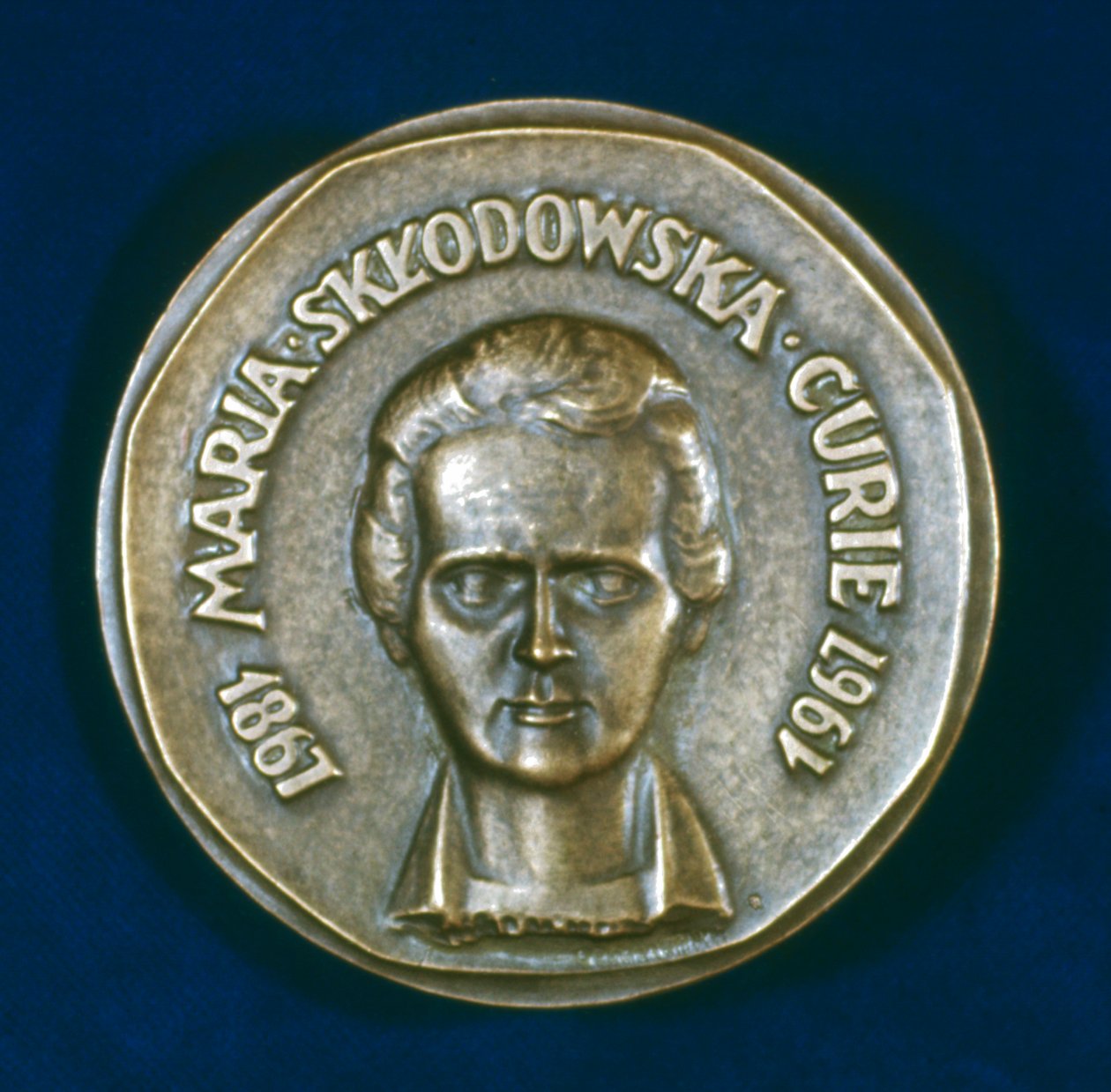 Medalj till minne av Marie Sklodowska Curie, polskfödd fransk fysiker, 1967 av Unbekannt