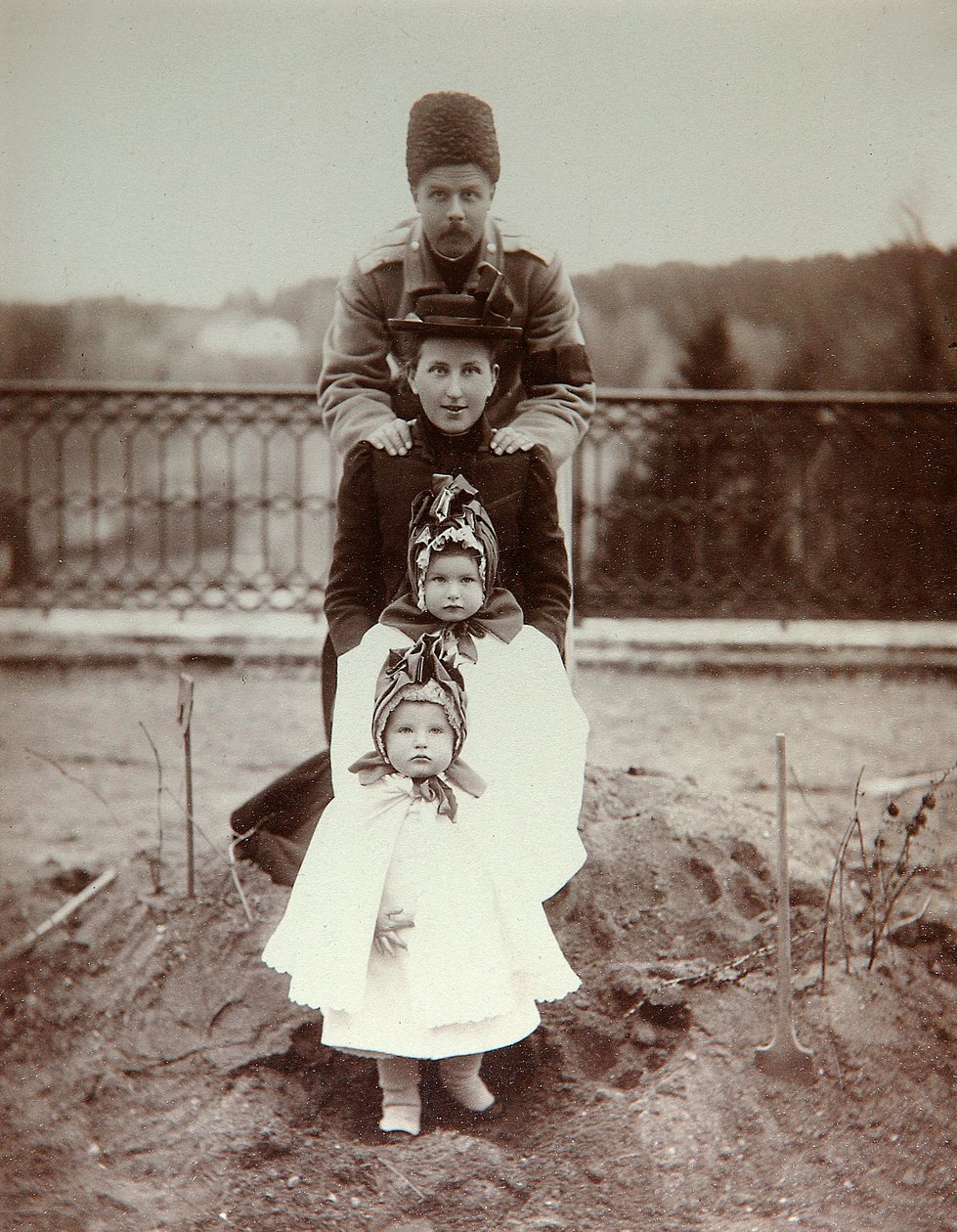 Medlemmar av familjen till hertig Fjodor Uvarov på deras lantgård, Porechye, Ryssland, 1880-talet av Unbekannt