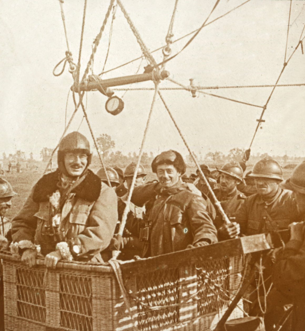 Män i observationsballongkorg, c1914-c1918 av Unbekannt