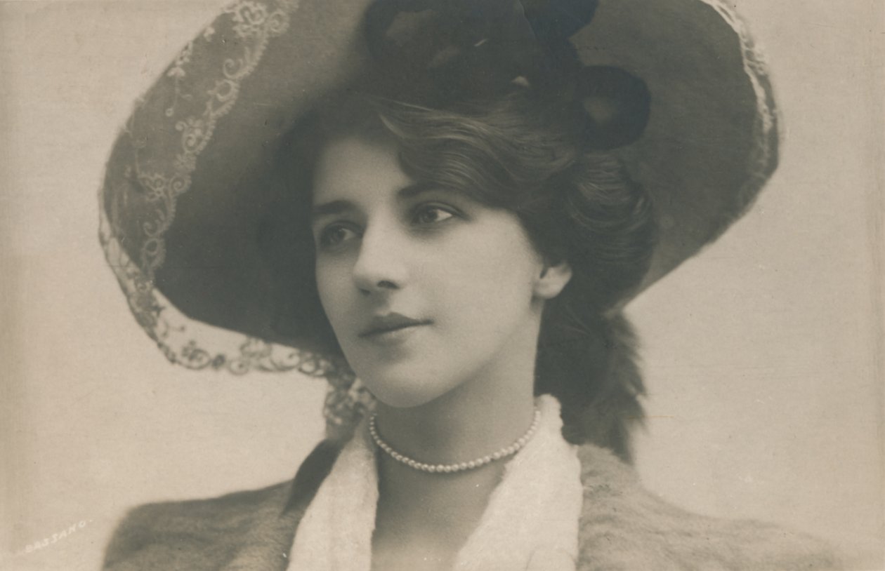 Miss Ethel Warwick, 1882-1951, c1930. av Unbekannt