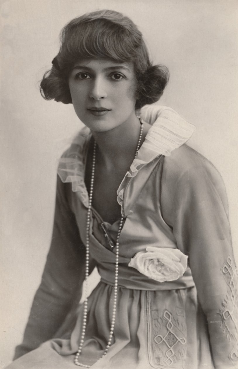 Miss Julia James, 1890-1964, c1930. av Unbekannt