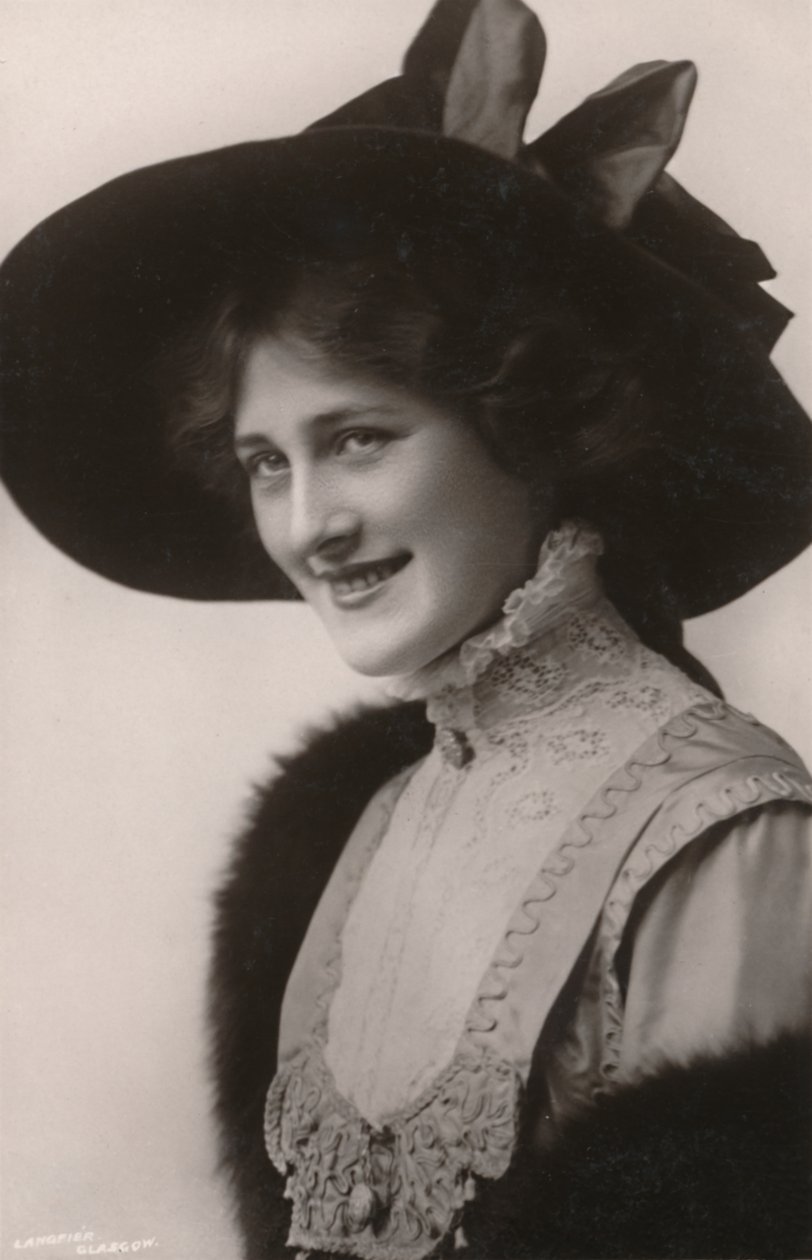 Miss Phyllis Dare, 1890-1975, c1930. av Unbekannt