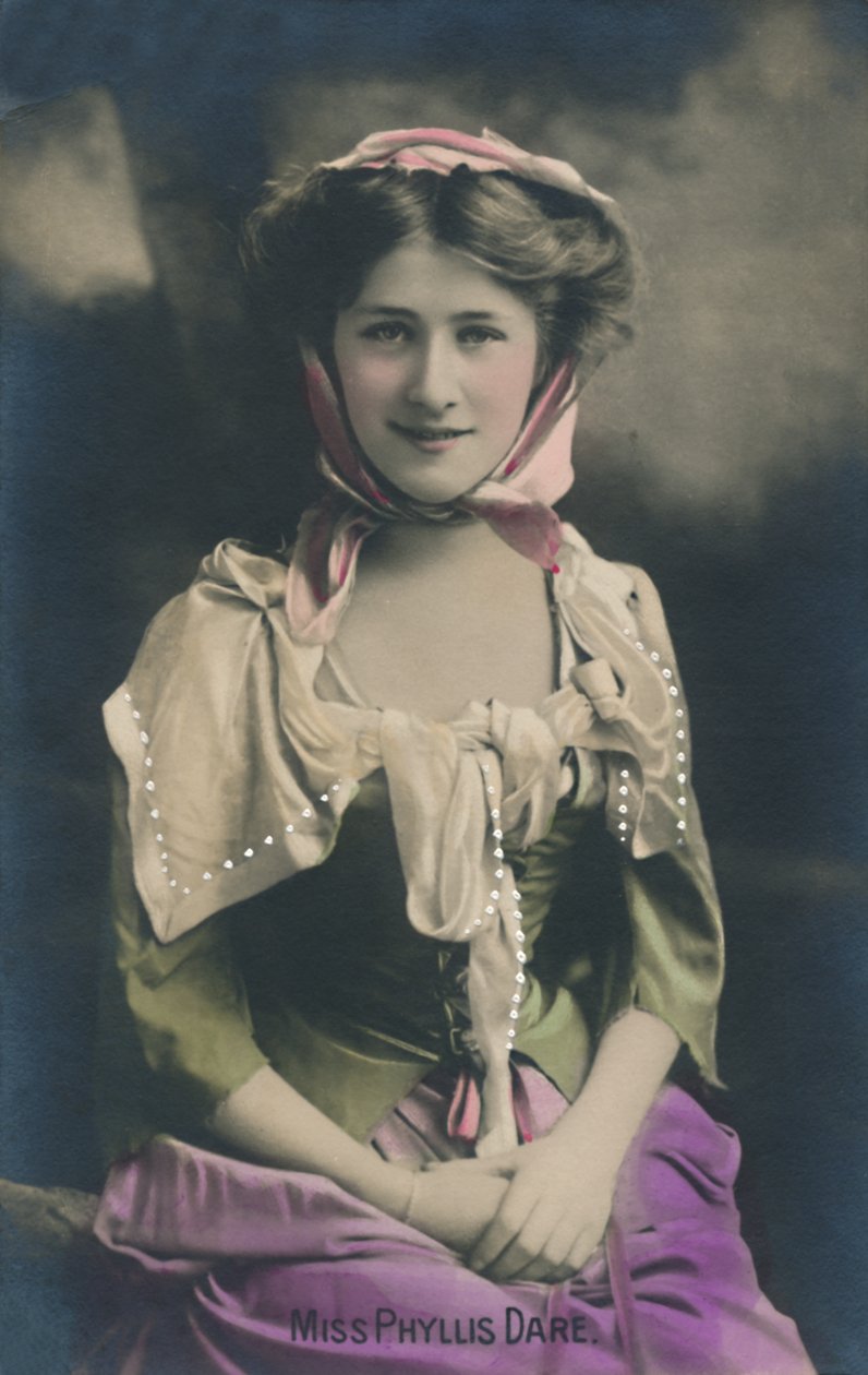 Miss Phyllis Dare, c1930. av Unbekannt