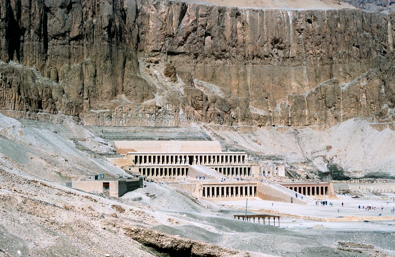 Drottning Hatshepsuts bårhustempel, Dayr al-Bahri, Egypten, c1457 f.Kr. av Unbekannt