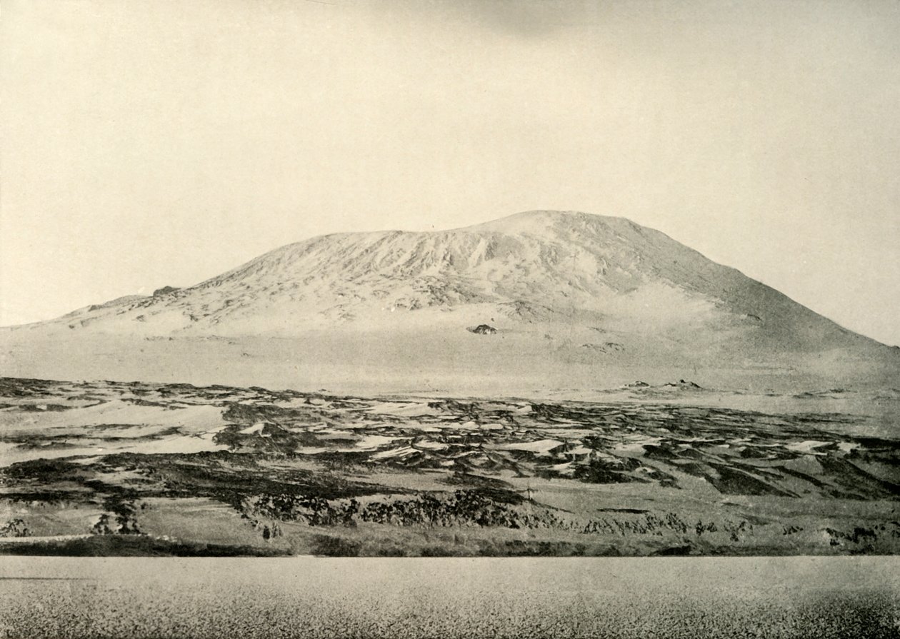 Mount Erebus...Den gamla kratern till vänster, c1908, 1909. av Unbekannt