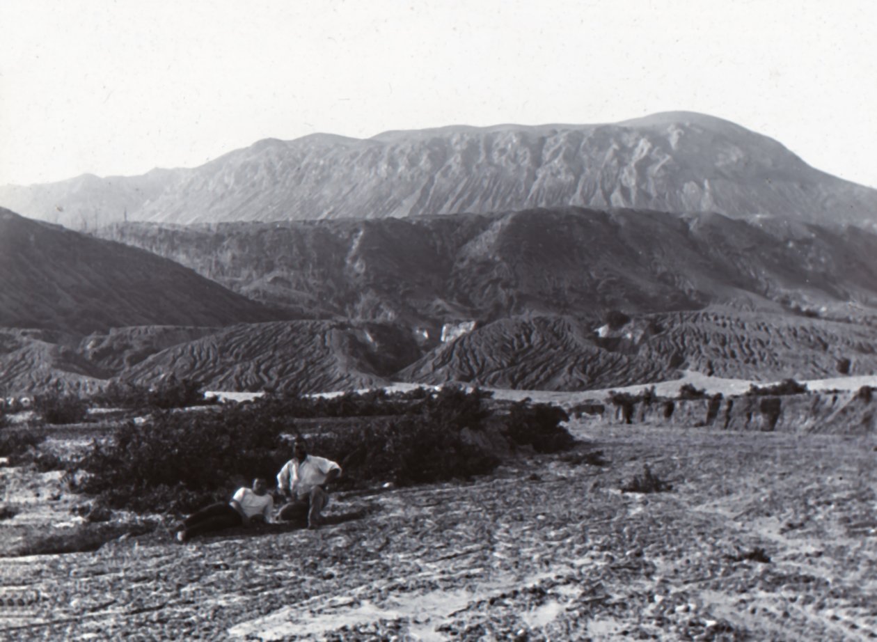Mount Tarawera, sent 1800-tidigt 1900-tal. av Unbekannt