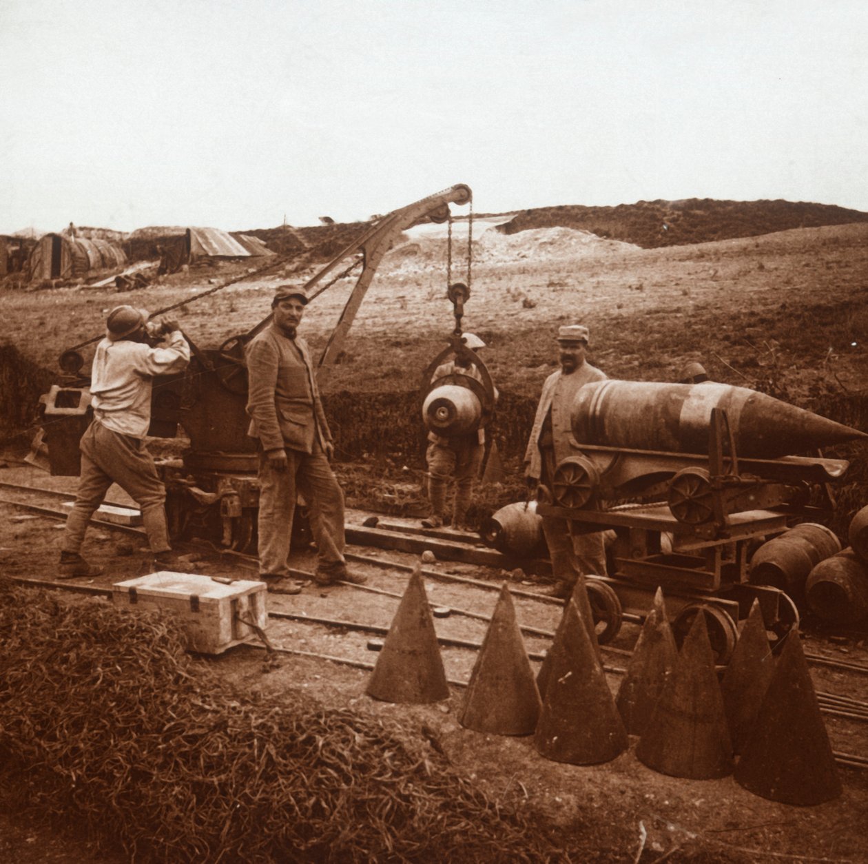 Rörliga skal med kran, Genicourt, norra Frankrike, c1914-c1918 av Unbekannt