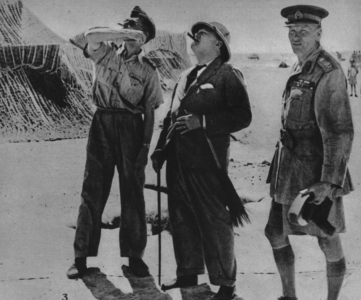 Mr. Churchill med Sir A. Tedder och general Auchinleck., 1942 av Unbekannt
