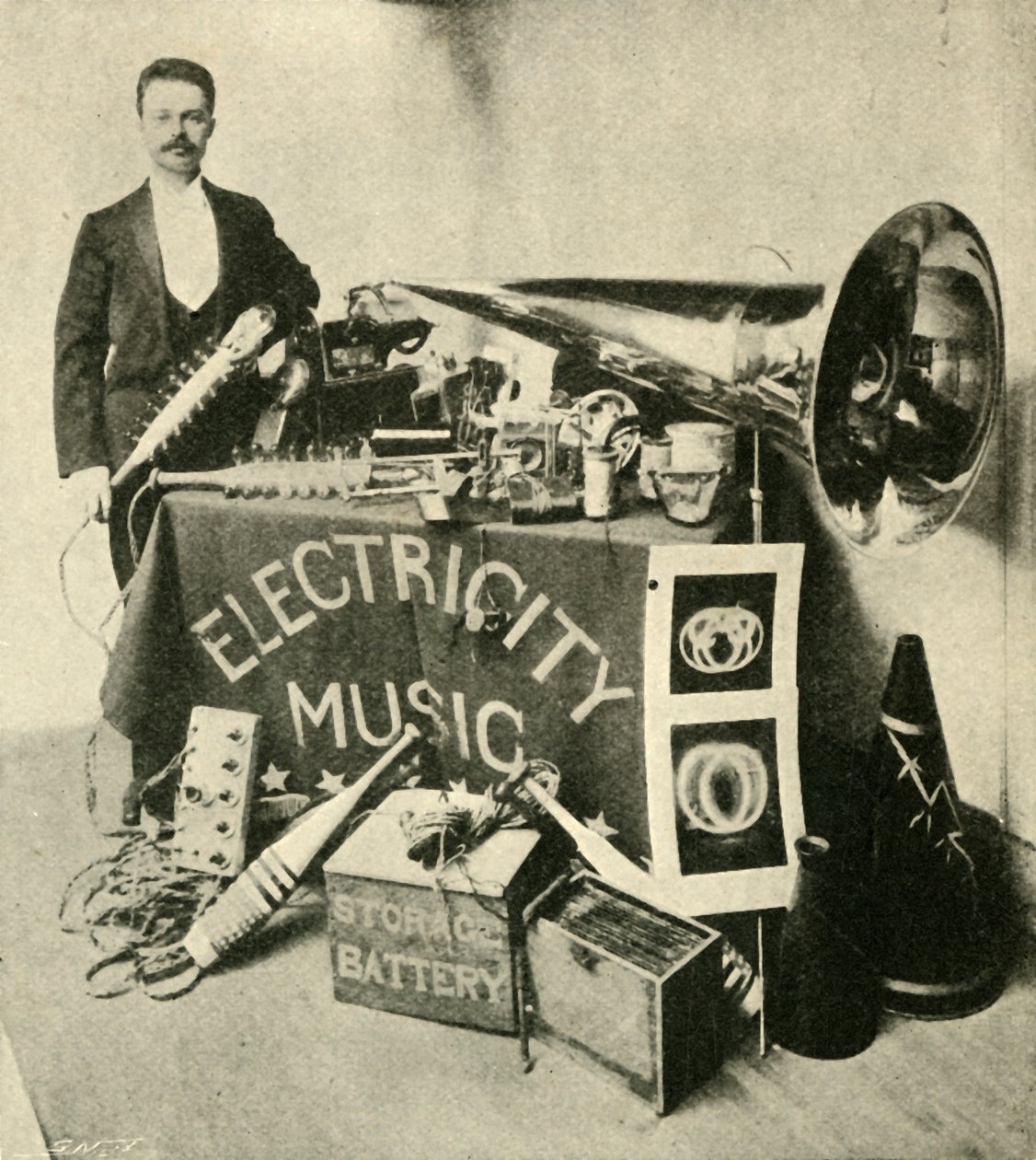 Mr. Patterson och hans apparat, 1900. av Unbekannt