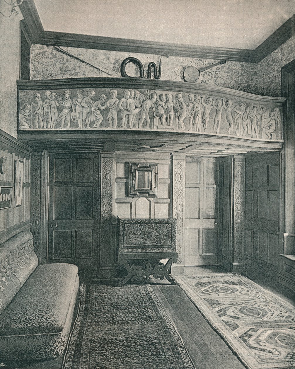 Musikgalleri med skulptur, c1893. av Unbekannt