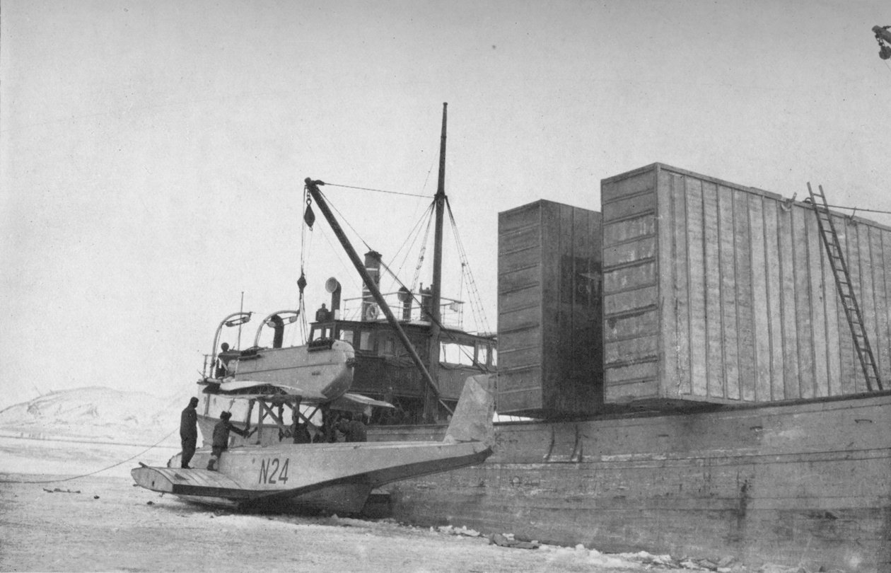 N24 on the Derricks of the Hobby i Kings Bay, c1925, 1928 av Unbekannt