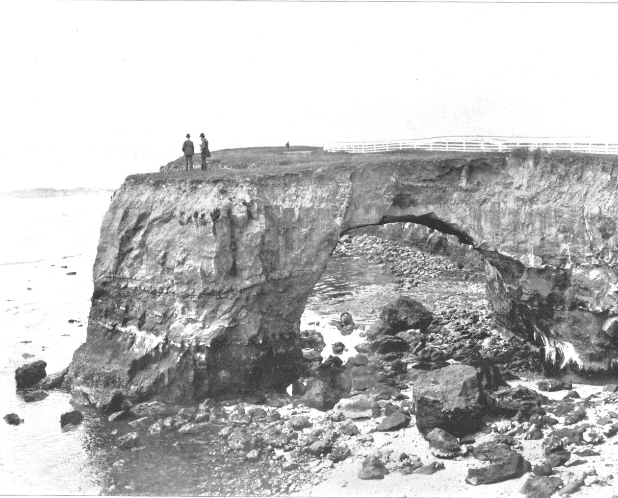 Natural Bridge på kusten nära Santa Cruz, Kalifornien, USA, c1900. av Unbekannt