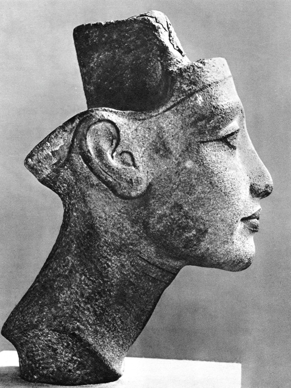 Nefertiti, drottning och hustru till farao Akhenaton, fornegyptisk, 1300-talet f.Kr. av Unbekannt