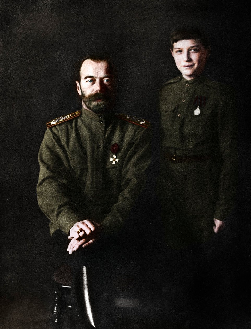 Nicholas II, tsar av Ryssland och hans son, Alexei, i militäruniform, 1915 av Unbekannt