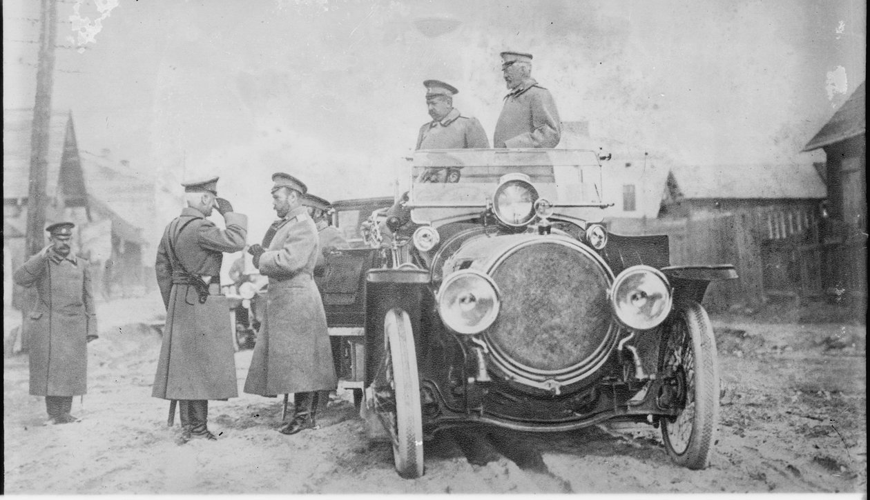 Nicholas II av Ryssland, storhertig Nicholas Nikolaevich och general greve Georgi Bobrinsky i fronten av Unbekannt