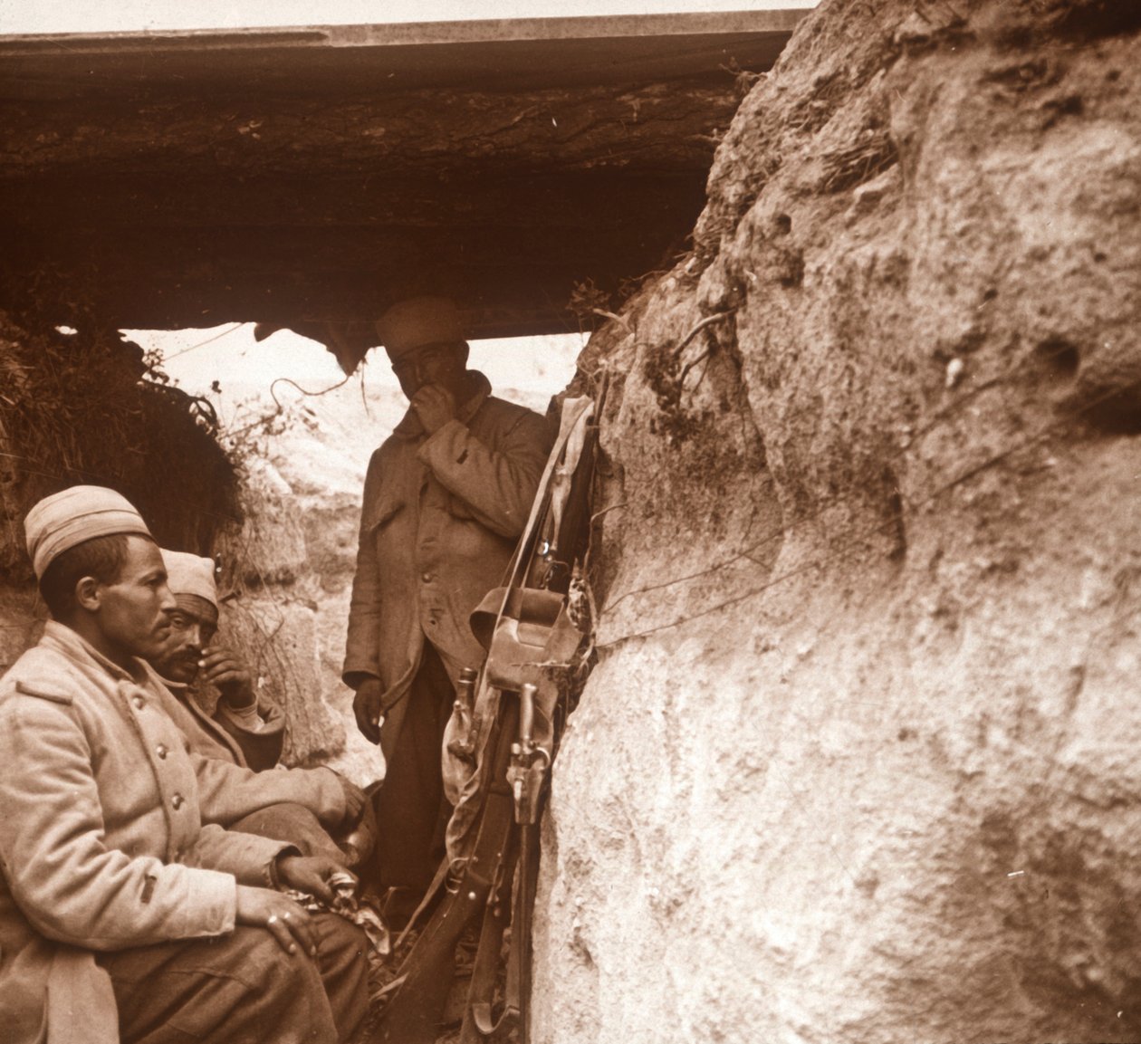 Nordafrikanskt infanteri i skyttegravar, c1914-c1918 av Unbekannt