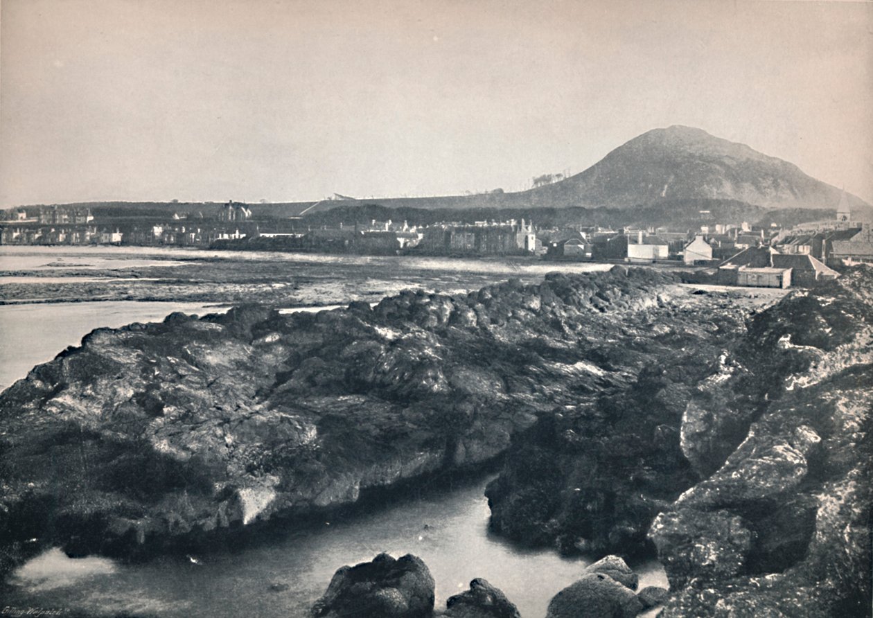 North Berwick - From the Rocks, Visar North Berwick Law, 1895 av Unbekannt