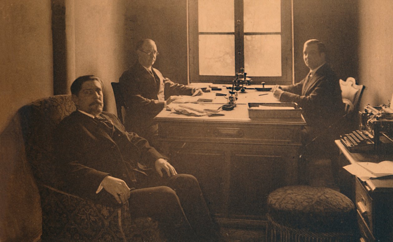 Konsulatkontoret vid den kubanska ambassaden i Bryssel, Belgien, 1927. av Unbekannt