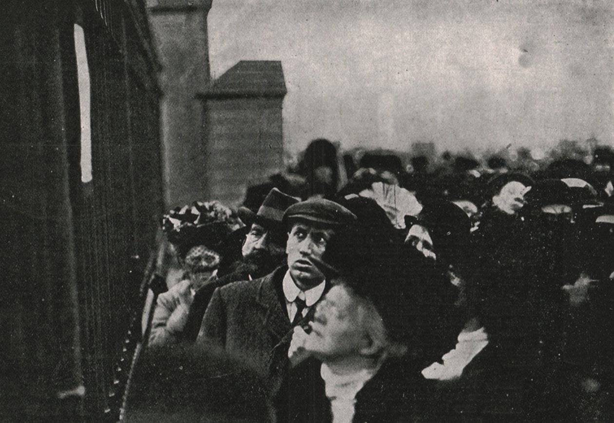 Officiellt meddelande om kung Edward VII:s död uppsatt utanför Buckingham Palace, maj 1910. av Unbekannt