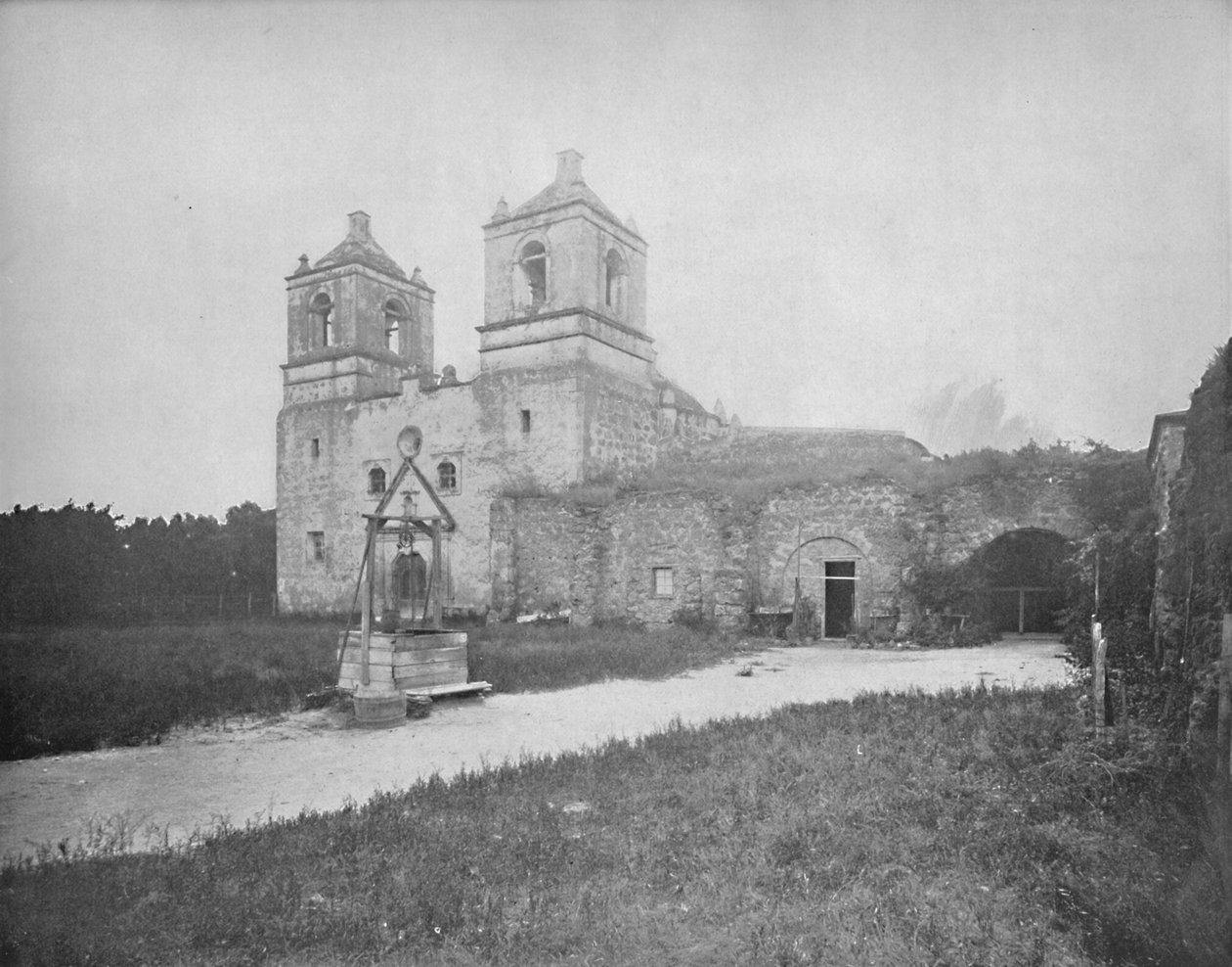 Old Spanish Mission, San Antonio, Texas, c1897. av Unbekannt