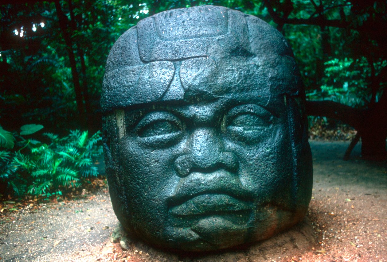 Olmec snidat huvud från La Venta, Pre-Columbian, Centralamerika, 1150-800 f.Kr. av Unbekannt
