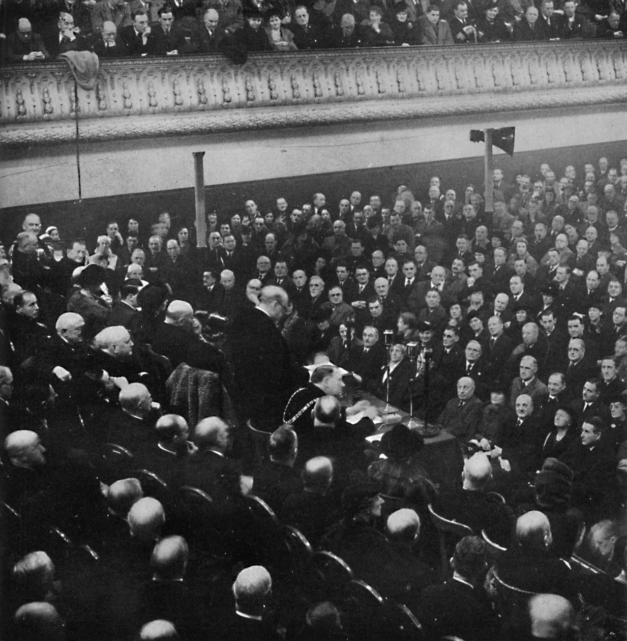Den 27 januari talade Mr. Churchill till en publik i Free Trade Hall, Manchester, 1913, 1945 av Unbekannt