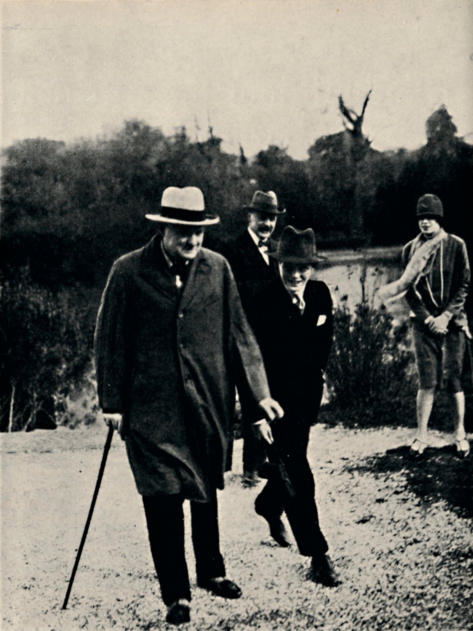 På semester med sin son i Italien, 1920-talet, 1945. av Unbekannt
