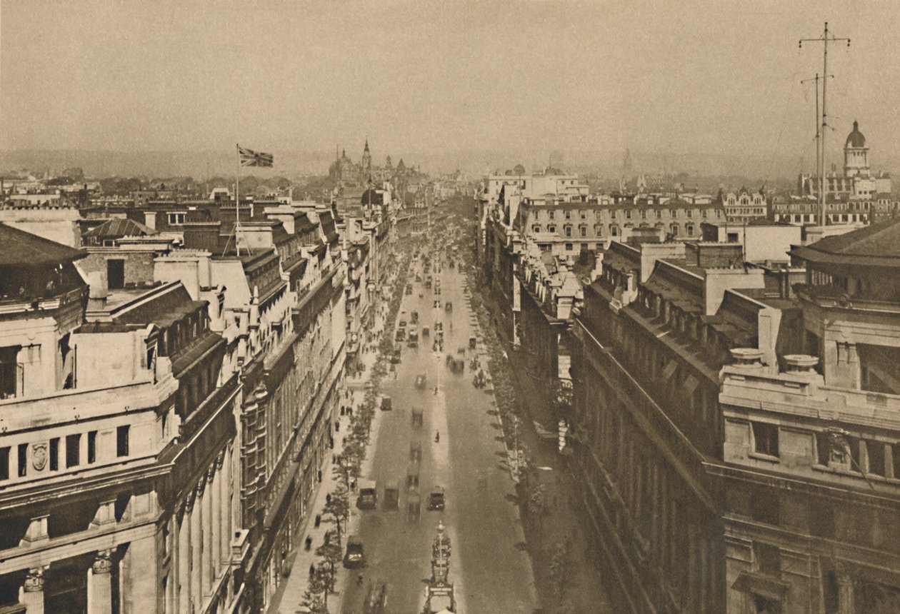 På taket av Bush House, tittar från Kingsway mot Northern Heights, c1935. av Unbekannt