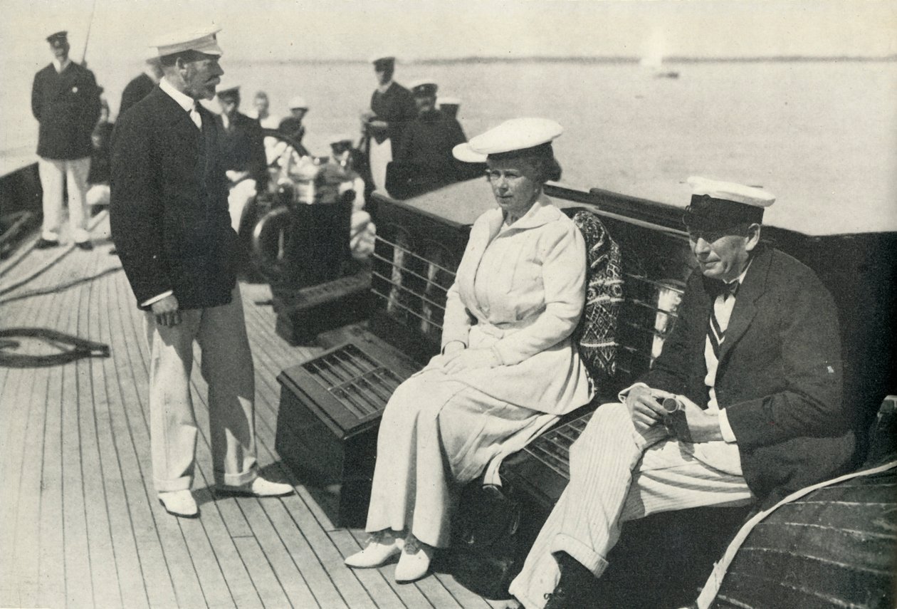På Britannia med kung George och Sir Charles Cust, c1920, 1951. av Unbekannt