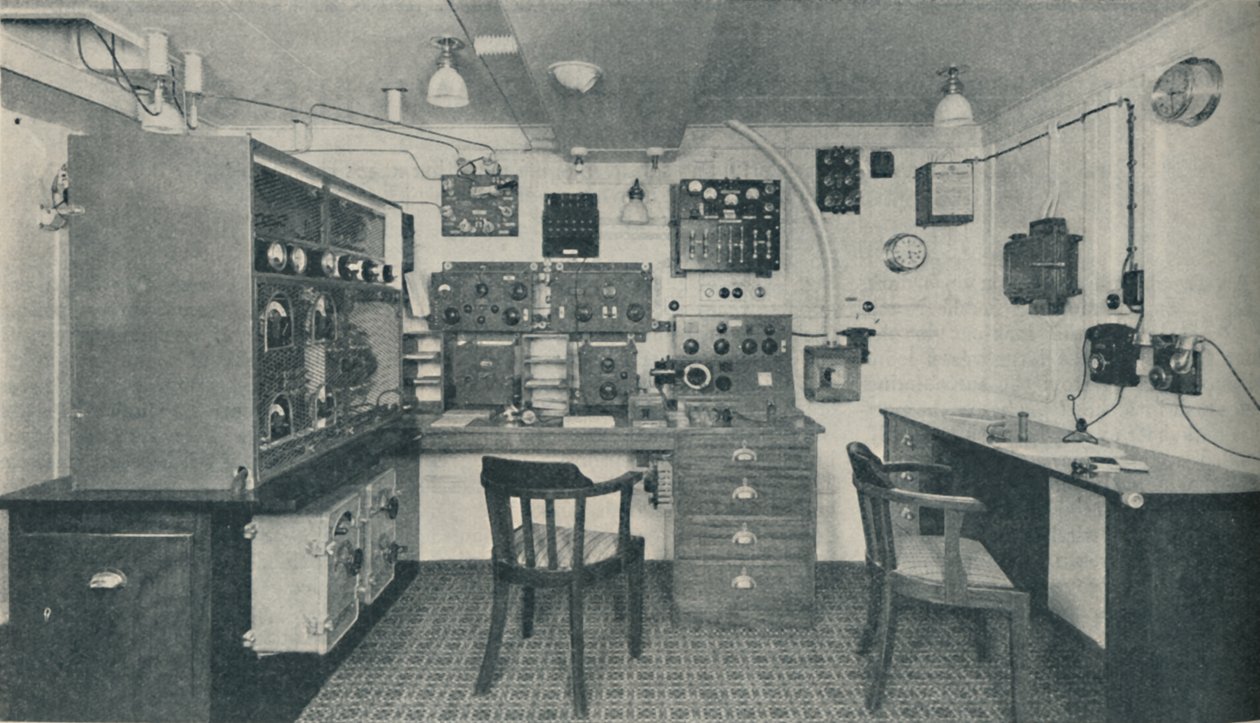 En av de trådlösa hytterna i en modern liner, 1936 av Unbekannt