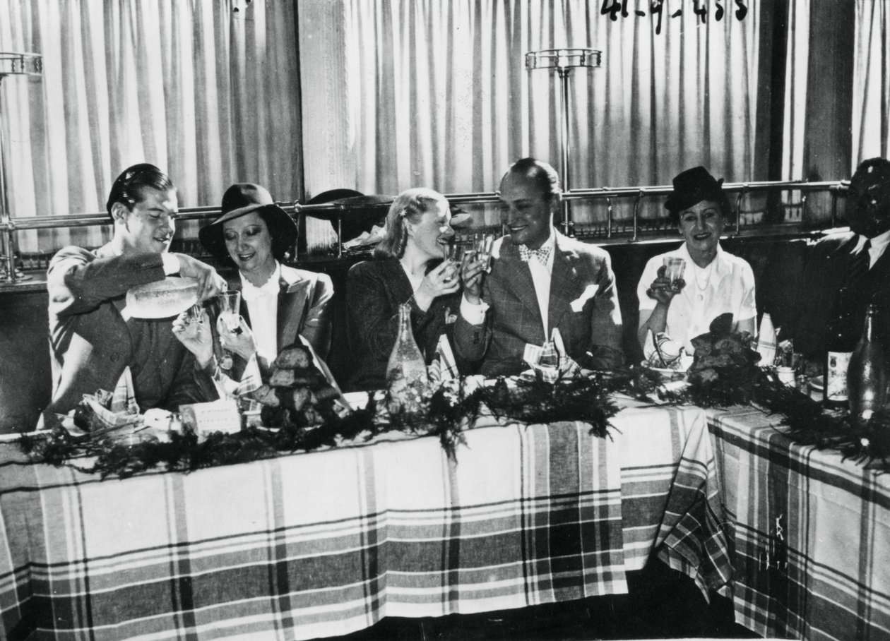 Öppnande av en restaurang av populära franska sångare, Paris, september 1941 av Unbekannt
