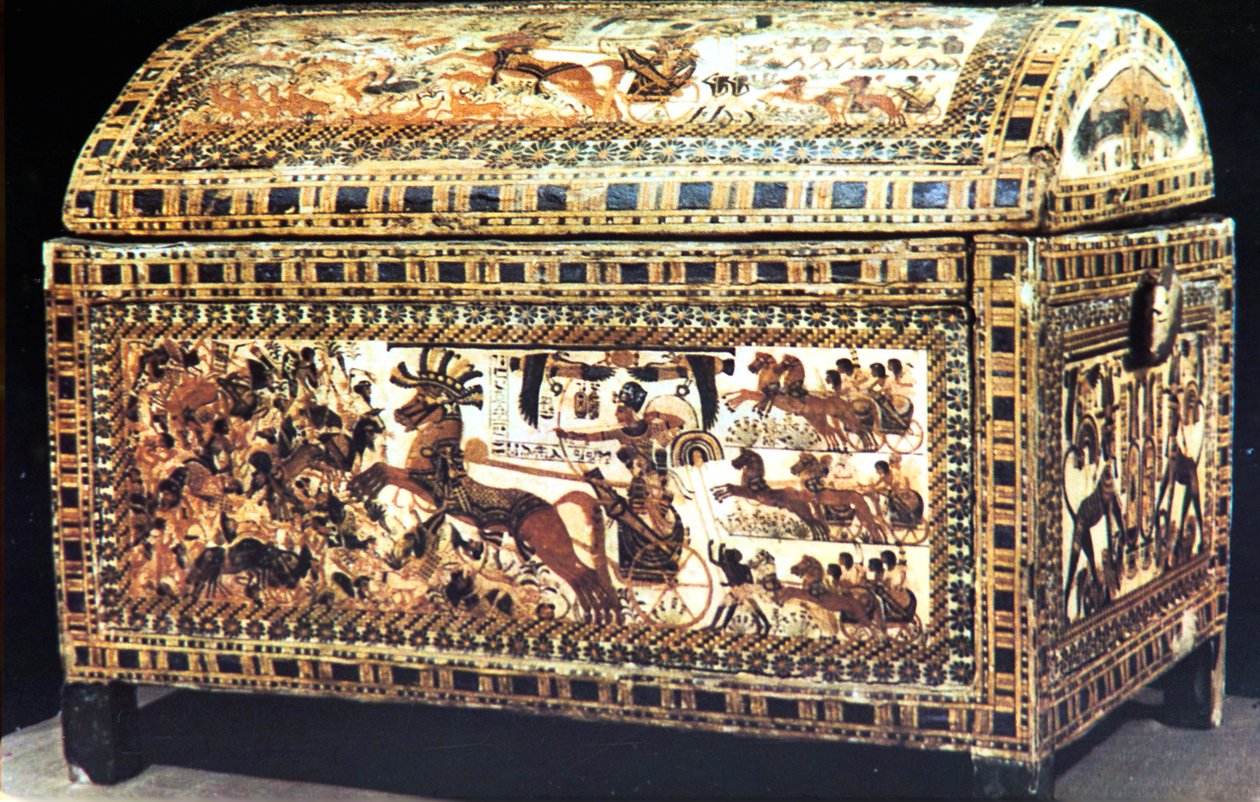Målad och inlagd kista från Tutankhamons skatt, fornegyptisk, c1325 f.Kr. av Unbekannt