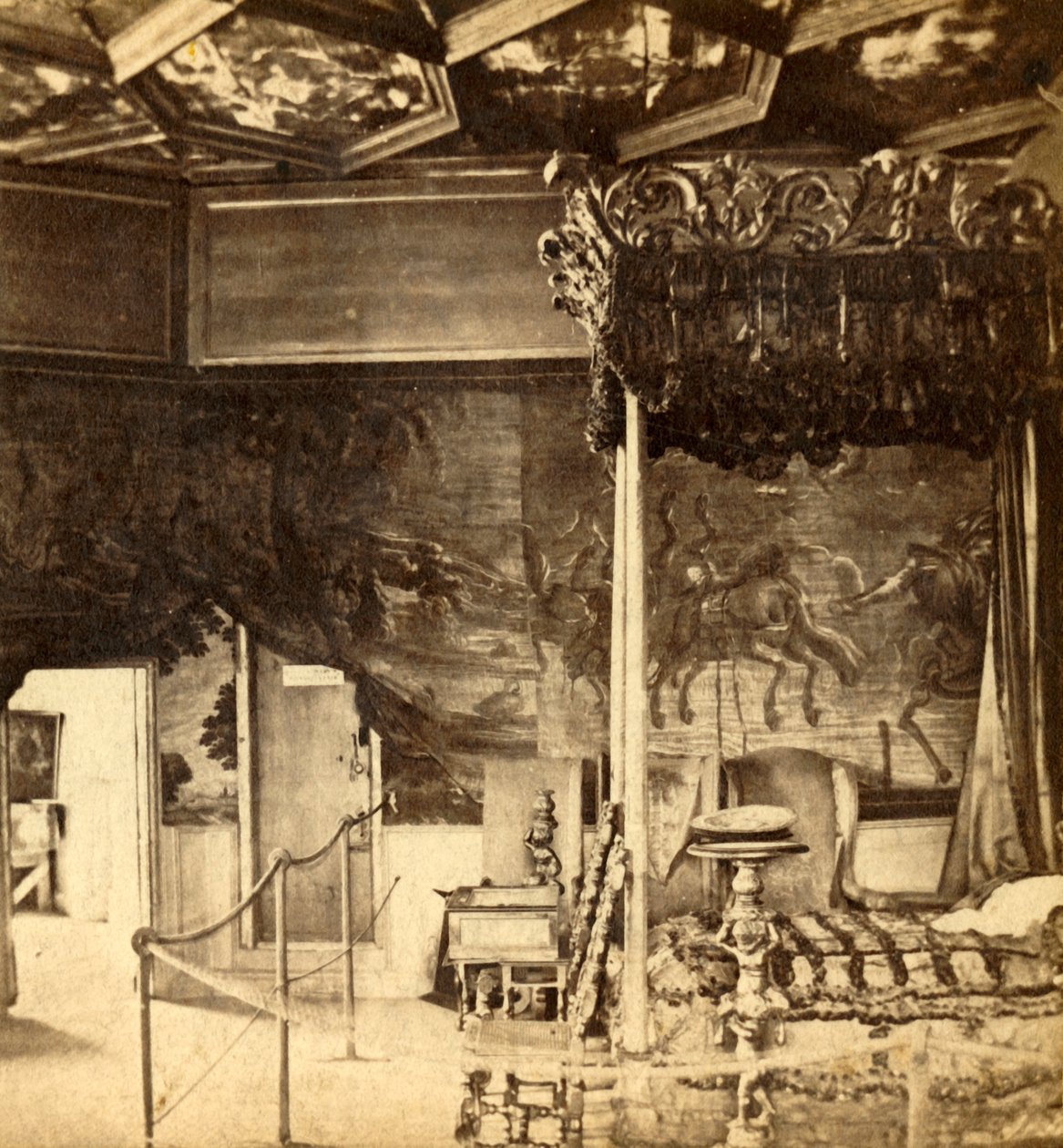 Palace of Holyrood. Queen Marys sovrum, c1912. av Unbekannt