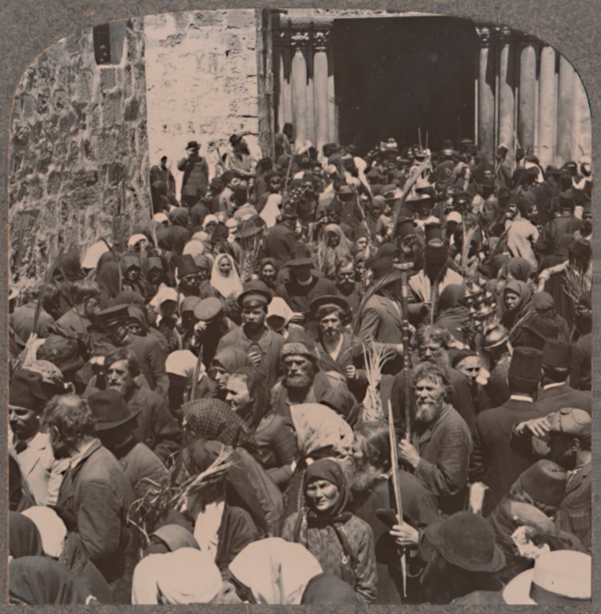 Palmprocession som lämnar Heliga gravens kyrka, c1900 av Unbekannt