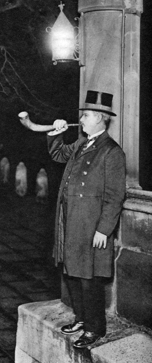 Panyer-man blåser ett silvermonterat oxhorn, Middle Temple Hall, London, 1926-1927 av Unbekannt