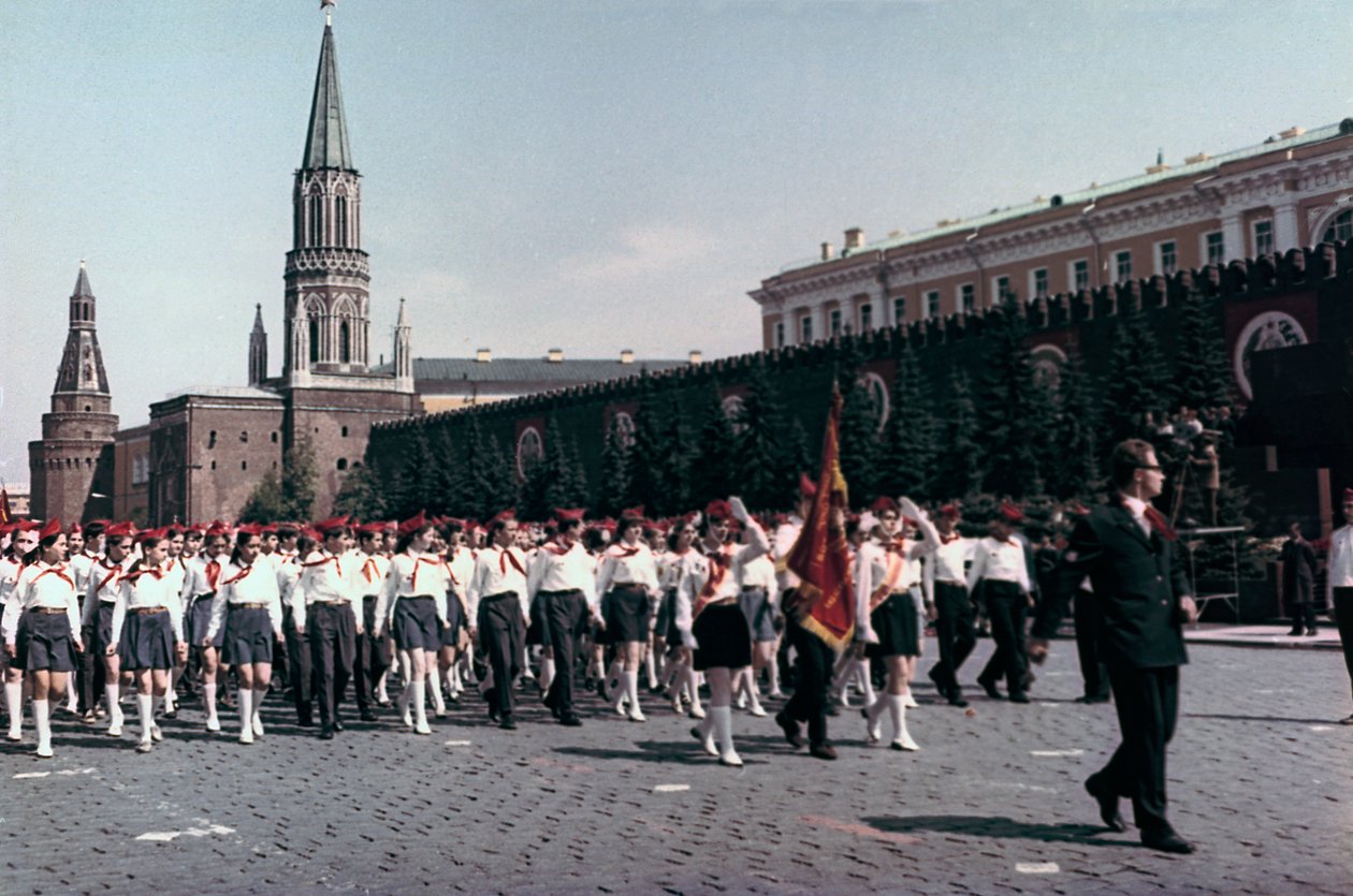 Parad of the Young Pioneers, Röda torget, Moskva, 1972 av Unbekannt