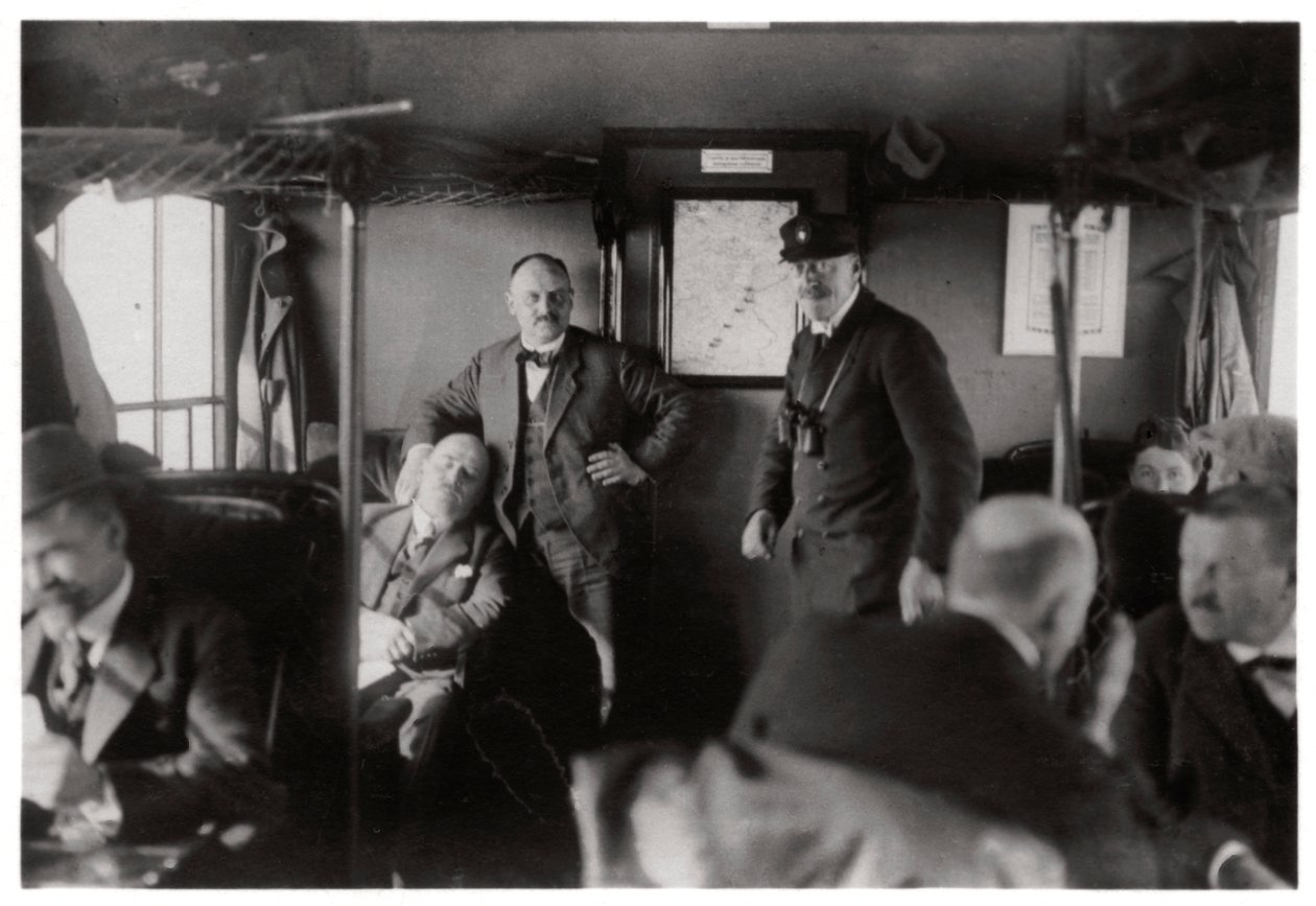 Passagerarutrymmet i en Zeppelin, Bodensjön, Tyskland, c1909-1933 1933 av Unbekannt